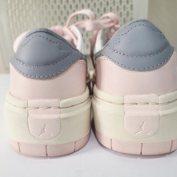 Nike Pink and White Retro Sneakers NWOT.SIZE 9. - Picture 6 of 12